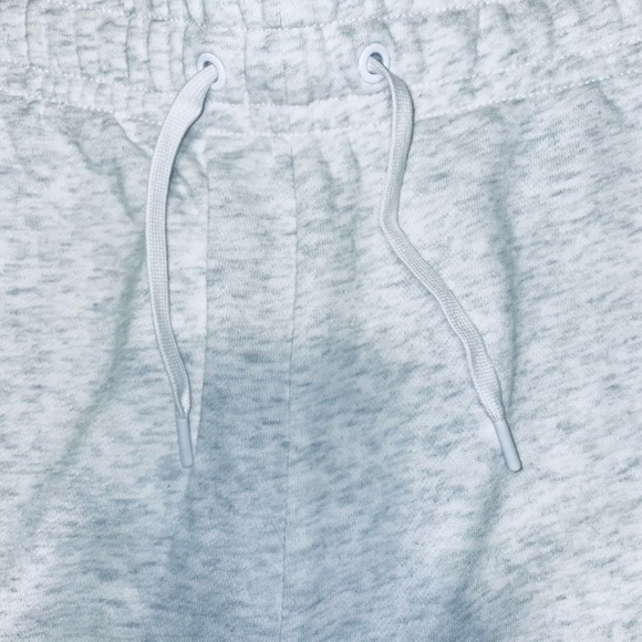 NWT- Nike Women's Sportwear Fleece Shorts Standard Fit Mid- Rise Sz 3X - Picture 3 of 6